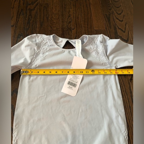 *NWT* Fabletics Women’s M Blue Elise Seamless Floral Keyhole Long-Sleeves Top - Picture 10 of 13